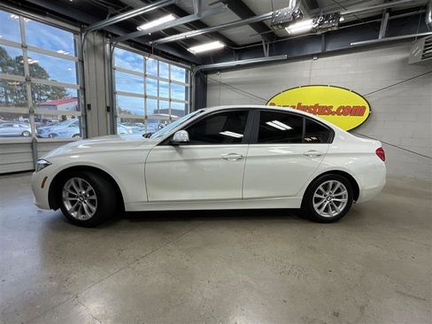 Used 2017 BMW 320i Sedan image 2