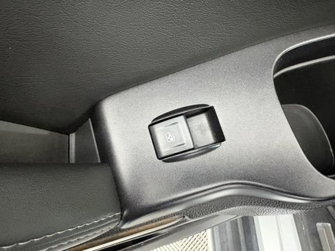 Used 2018 GMC Yukon Denali image 46