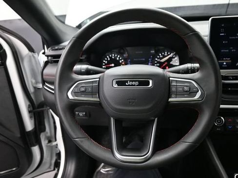 Used 2025 Jeep Compass Trailhawk AWD/4WD image 12