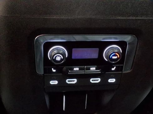 Used 2021 Chevrolet Suburban High Country AWD/4WD image 19