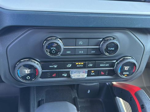 Used 2025 Ford Bronco Heritage Edition AWD/4WD image 17