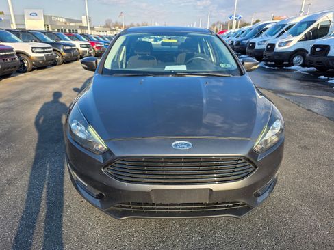 Used 2018 Ford Focus SE w/ SE Appearance Package image 6