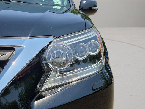 Used 2015 Lexus GX 460 w/ Premium Package AWD/4WD image 9