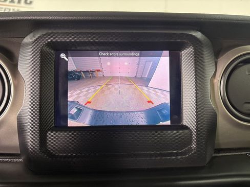 Used 2020 Jeep Gladiator Sport w/ Quick Order Package 24S image 16