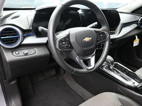 Used 2025 Chevrolet Trax LT w/ Driver Confidence Package FWD image 27