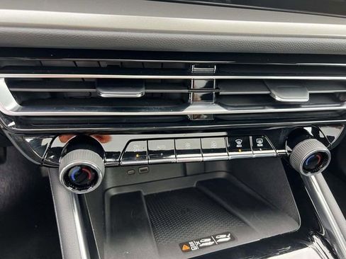 Certified 2025 Chevrolet Traverse LT w/ Sun and Wheel Package image 29