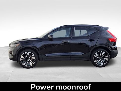 Certified 2025 Volvo XC40 B5 Plus AWD/4WD image 6