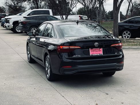 Used 2024 Volkswagen Jetta SE image 4