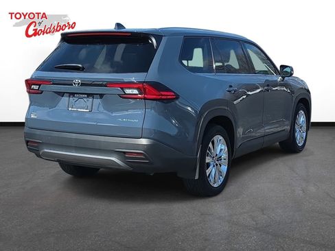 Used 2025 Toyota Grand Highlander AWD image 5