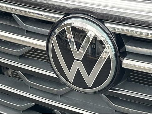 Used 2024 Volkswagen Atlas Peak Edition SE AWD/4WD image 38