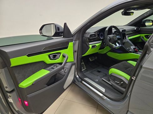 Used 2022 Lamborghini Urus AWD/4WD image 16