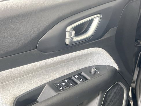 Used 2022 Jeep Compass Latitude w/ Sun and Sound Group image 17