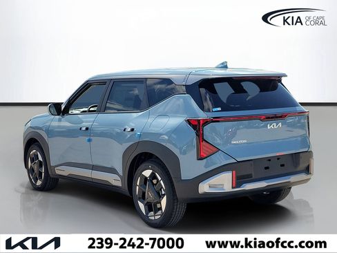 New 2027 Kia Seltos S FWD image 4