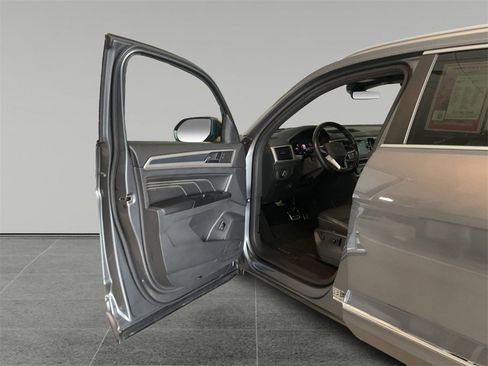 Used 2020 Volkswagen Atlas Cross Sport SEL R-Line image 12