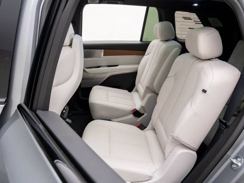 New 2026 Cadillac Vistiq Luxury w/ LPO, Floor Liner Package AWD/4WD image 17