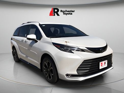 Used 2026 Toyota Sienna Platinum AWD/4WD image 1