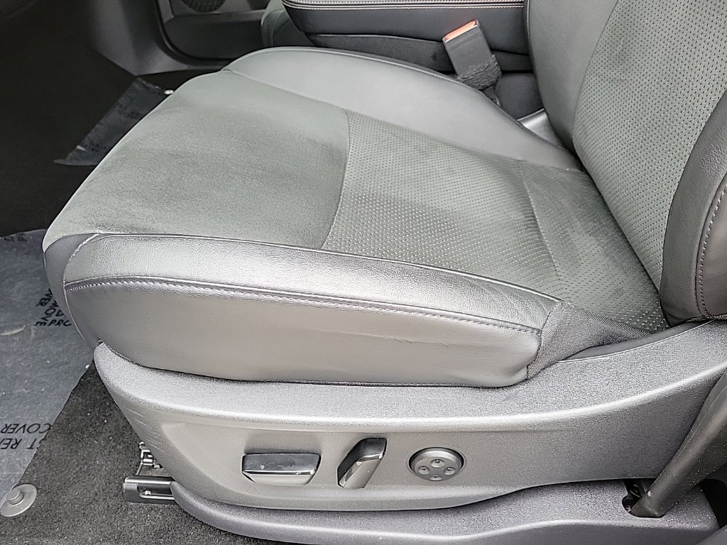 Used 2024 Nissan Ariya AWD image 11