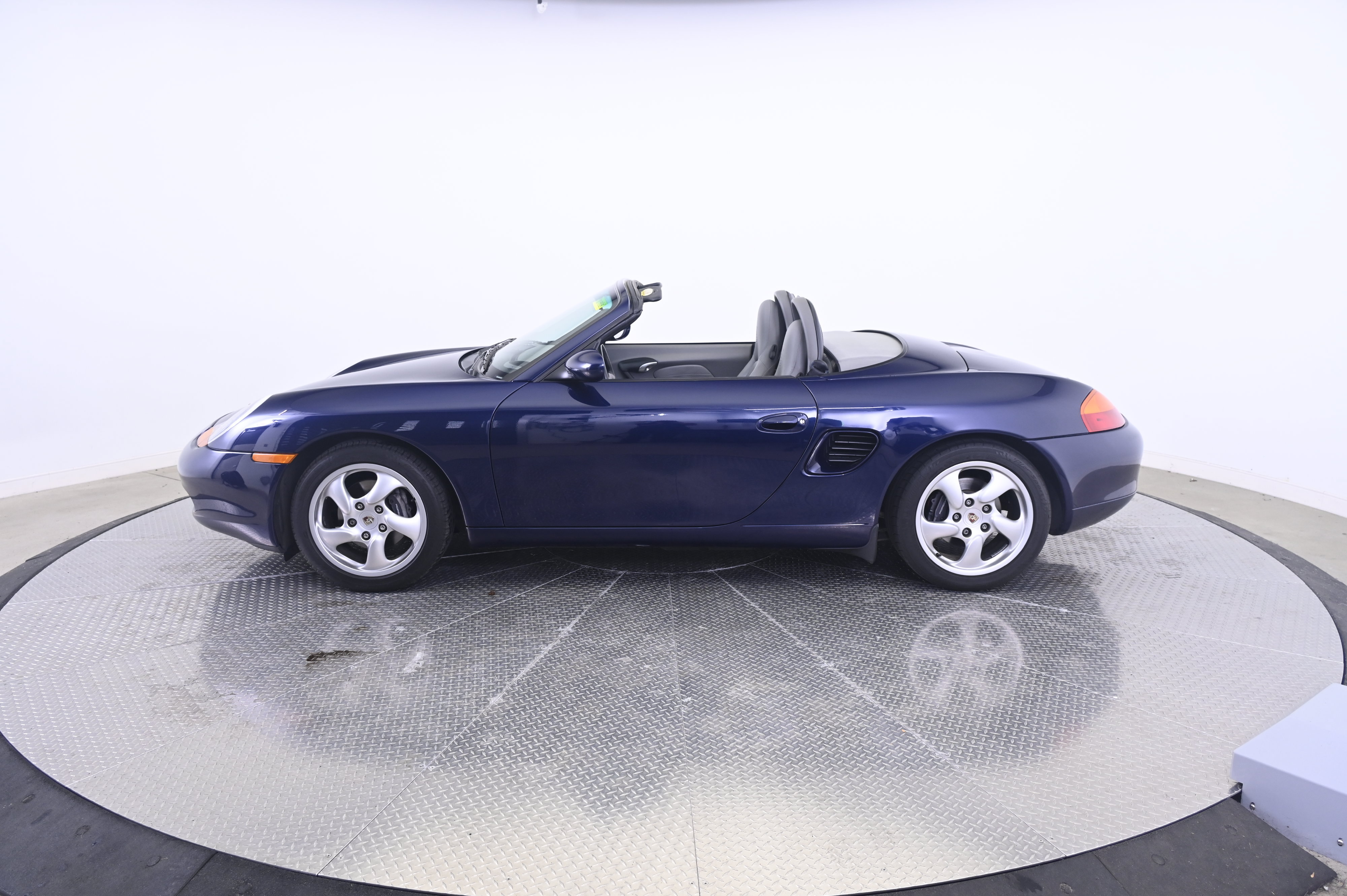Used 2001 Porsche Boxster RWD image 2