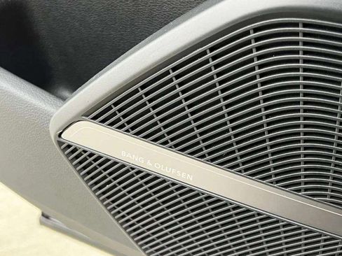 Used 2022 Audi SQ5 Premium Plus w/ Premium Plus Package image 39