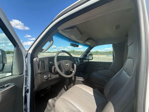 Used 2016 Chevrolet Express 2500 image 21