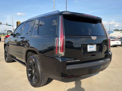 Used 2017 Cadillac Escalade Platinum AWD/4WD image 14