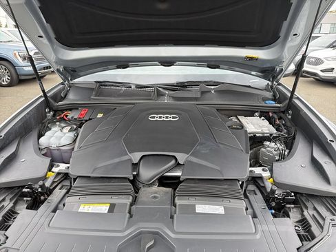 Used 2023 Audi Q8 Premium Plus w/ Premium Plus Package AWD/4WD image 34