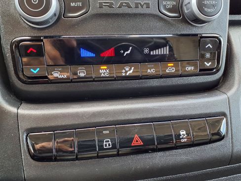 Used 2025 RAM ProMaster 2500 w/ Convenience Group FWD image 9
