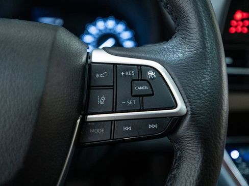 Used 2024 Toyota Sienna XLE image 18