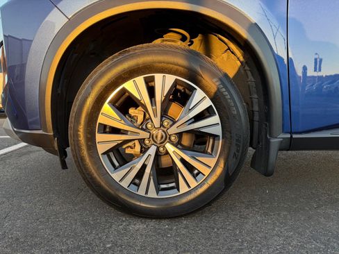 Used 2023 Nissan Rogue SV image 12