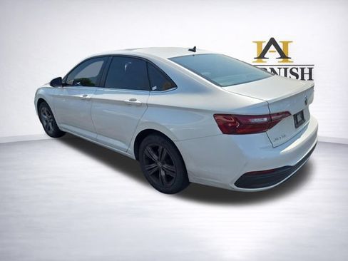 Used 2023 Volkswagen Jetta SE w/ Panoramic Sunroof Package FWD image 5