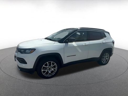 Used 2025 Jeep Compass Limited image 8