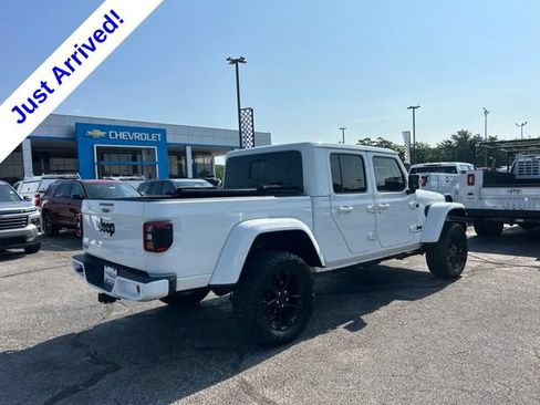 Used 2022 Jeep Gladiator Overland AWD/4WD image 3