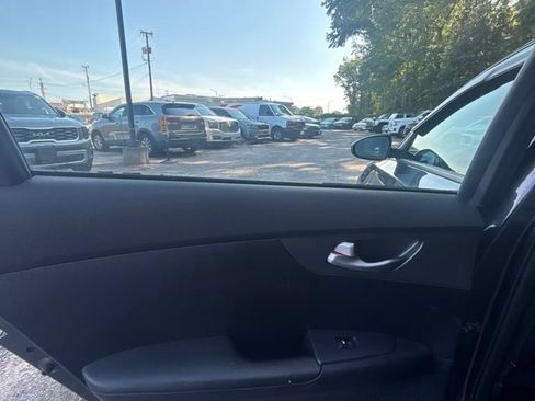 Used 2019 Kia Forte LXS FWD image 16