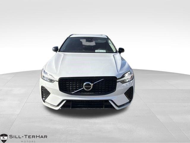 Used 2024 Volvo XC60 B5 Core AWD/4WD image 1