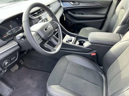 New 2025 Jeep Grand Cherokee image 21