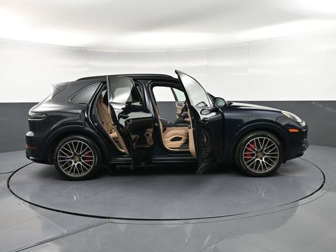 Used 2023 Porsche Cayenne GTS AWD/4WD image 36