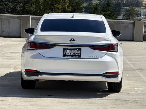 Used 2025 Lexus ES 300h w/ Premium Package image 9