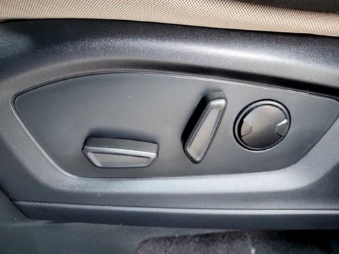Used 2024 Ford Explorer XLT RWD image 18