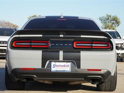 Used 2022 Dodge Challenger SRT Hellcat image 8