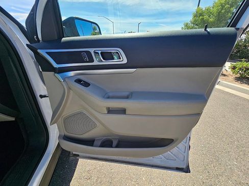 Used 2014 Ford Explorer XLT w/ Equipment Group 202A AWD/4WD image 36