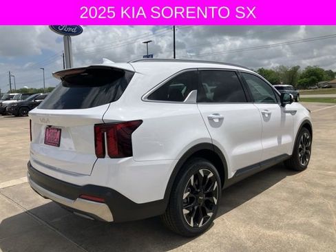 Used 2025 Kia Sorento SX image 7