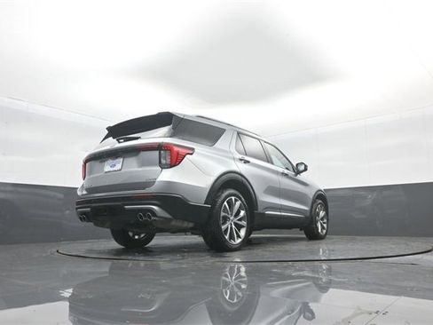 Certified 2025 Ford Explorer Platinum w/ Ultimate Package image 33