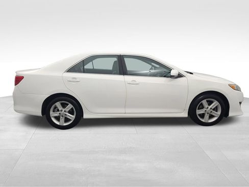 Used 2013 Toyota Camry SE image 3