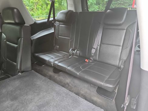 Used 2015 Chevrolet Suburban LT RWD image 26