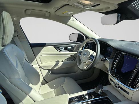 Used 2024 Volvo S60 B5 Plus w/ Climate Package image 8