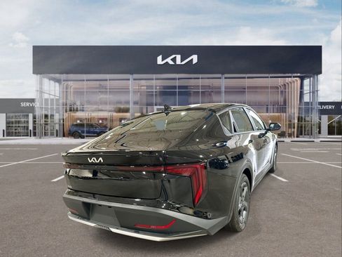 New 2025 Kia K4 LXS image 8