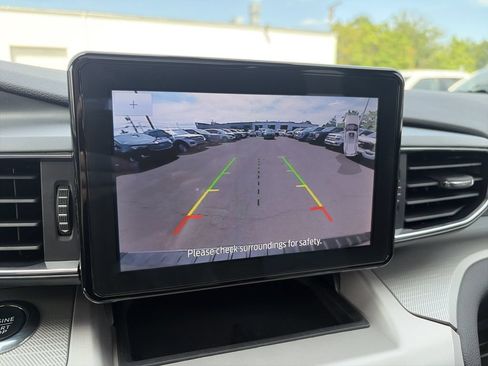 Used 2024 Ford Explorer XLT w/ Equipment Group 202A AWD/4WD image 26