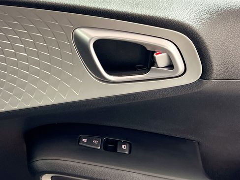 Used 2022 Kia Soul LX image 30