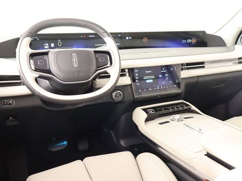 New 2026 Lincoln Navigator Premiere AWD/4WD image 2