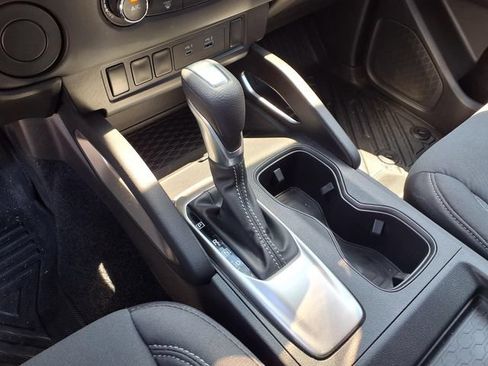 Used 2024 Nissan Frontier SV RWD image 8